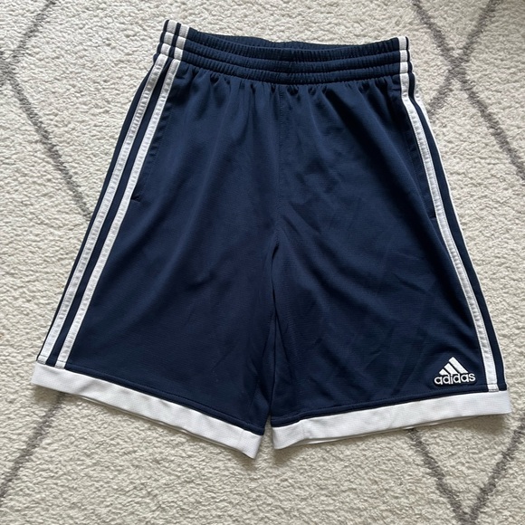 Adidas short set - Picture 4 of 5